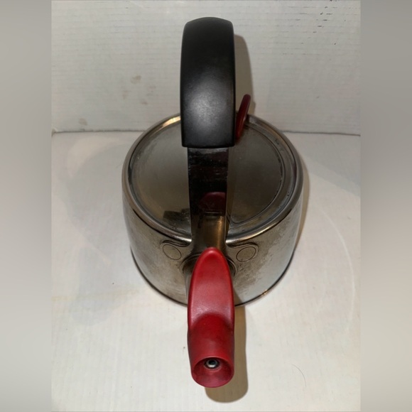 Michael Graves Tea Kettle 2.5Q Easy Fill - Picture 6 of 10